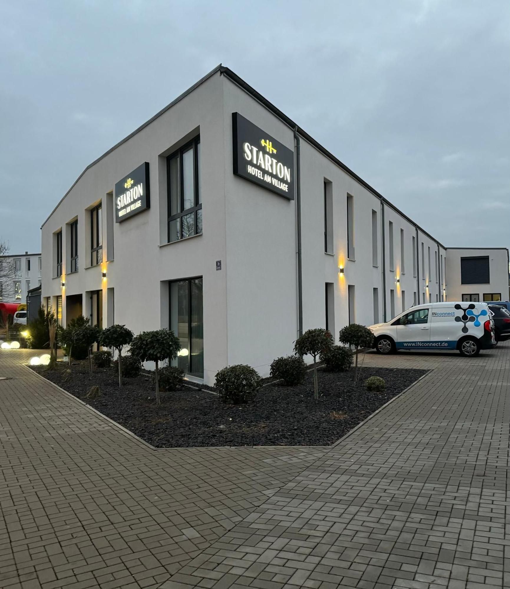 Hotel Starton Am Ingolstadt Village Exterior foto